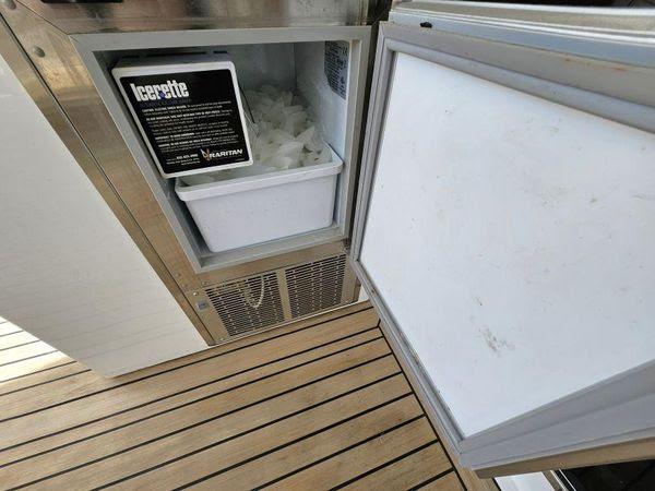 66' 2005 Sunseeker Manhattan 66