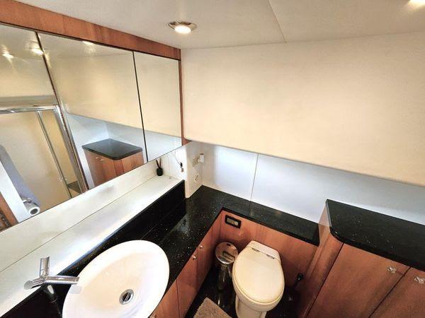 66' 2005 Sunseeker Manhattan 66