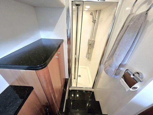 66' 2005 Sunseeker Manhattan 66