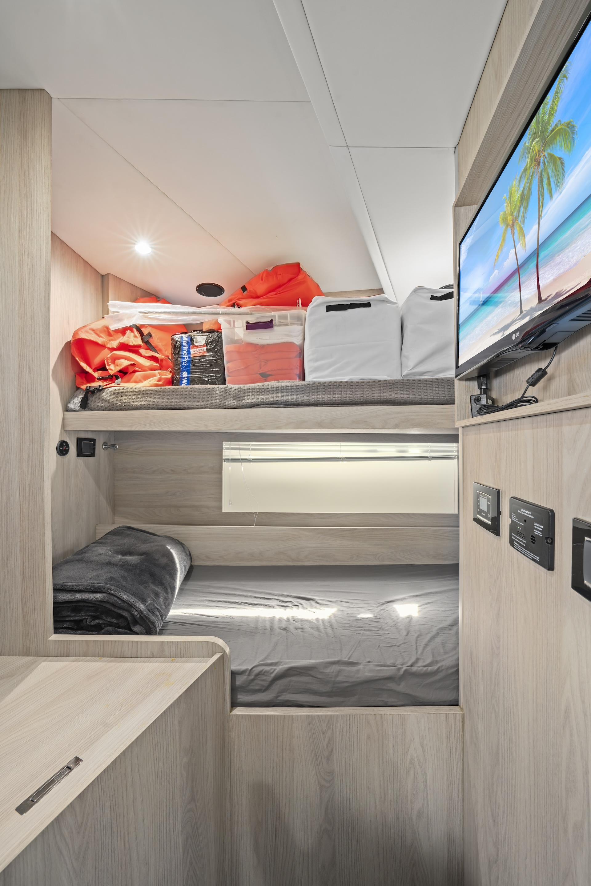 78' 2020 Azimut Fly 78