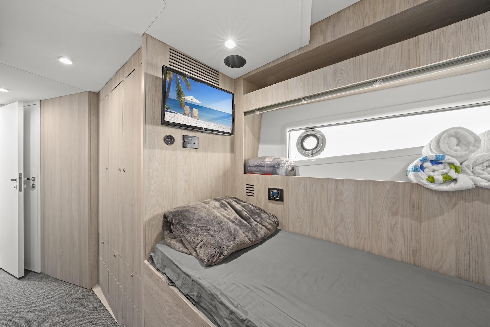 78' 2020 Azimut Fly 78