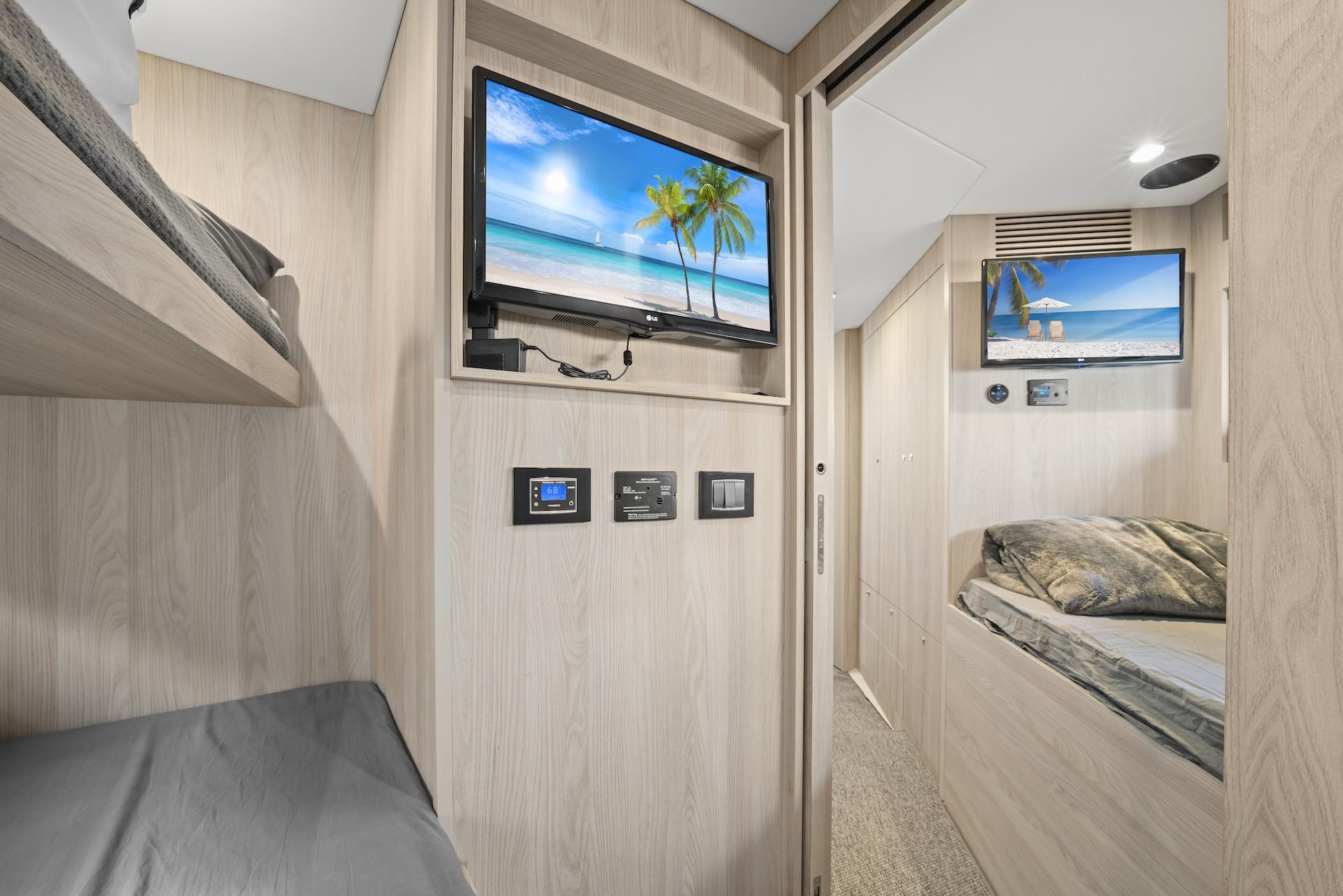78' 2020 Azimut Fly 78