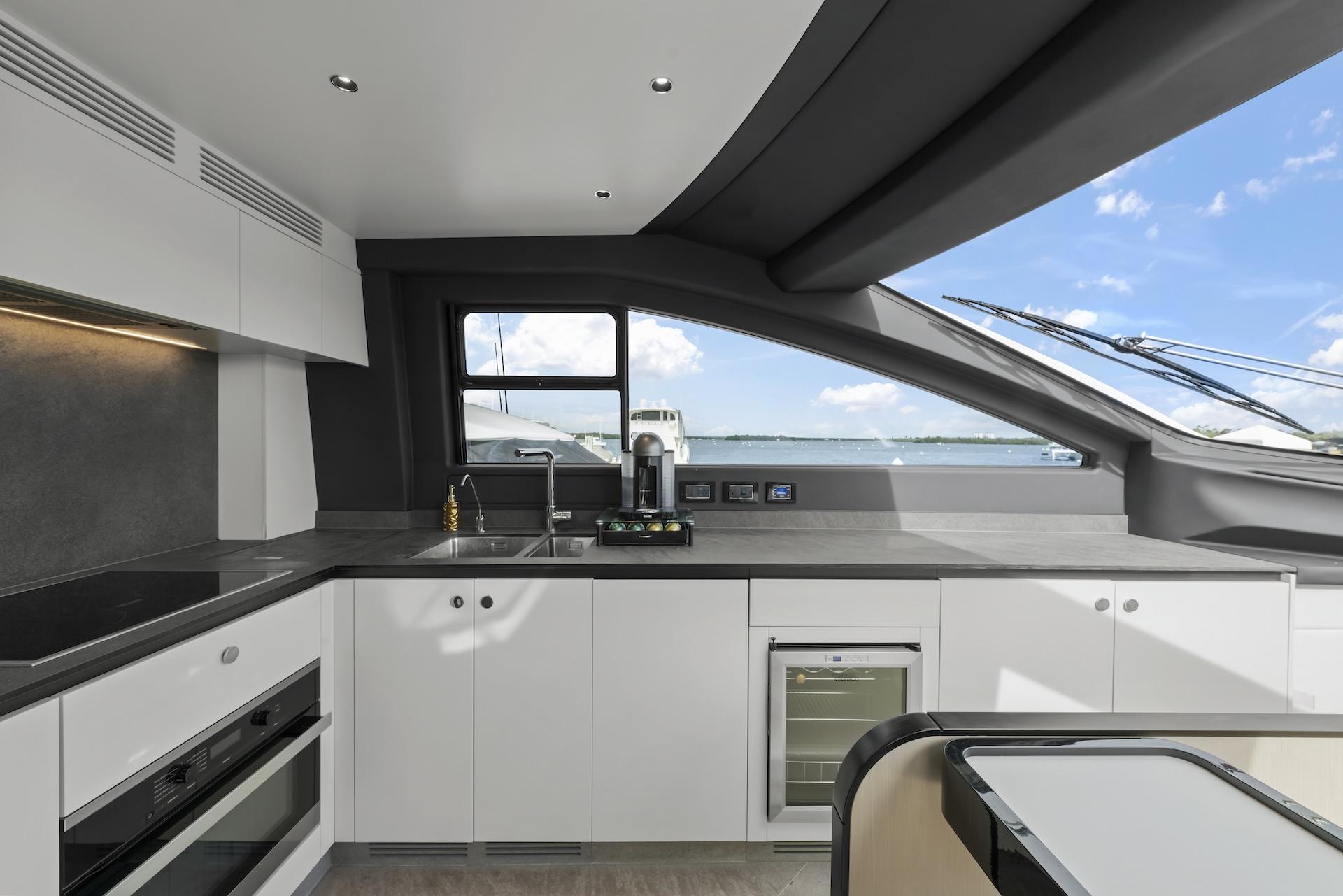 78' 2020 Azimut Fly 78