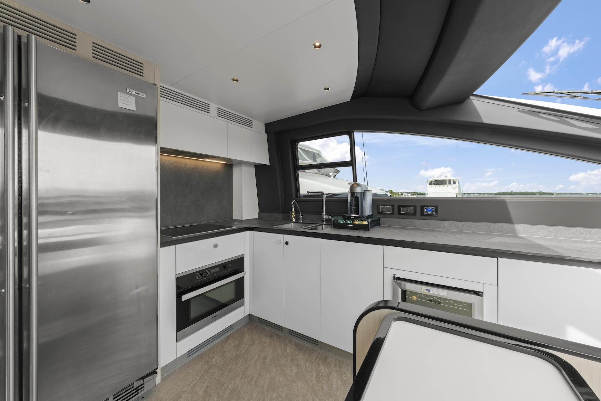 78' 2020 Azimut Fly 78