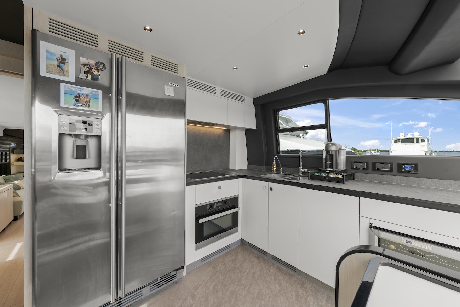 78' 2020 Azimut Fly 78
