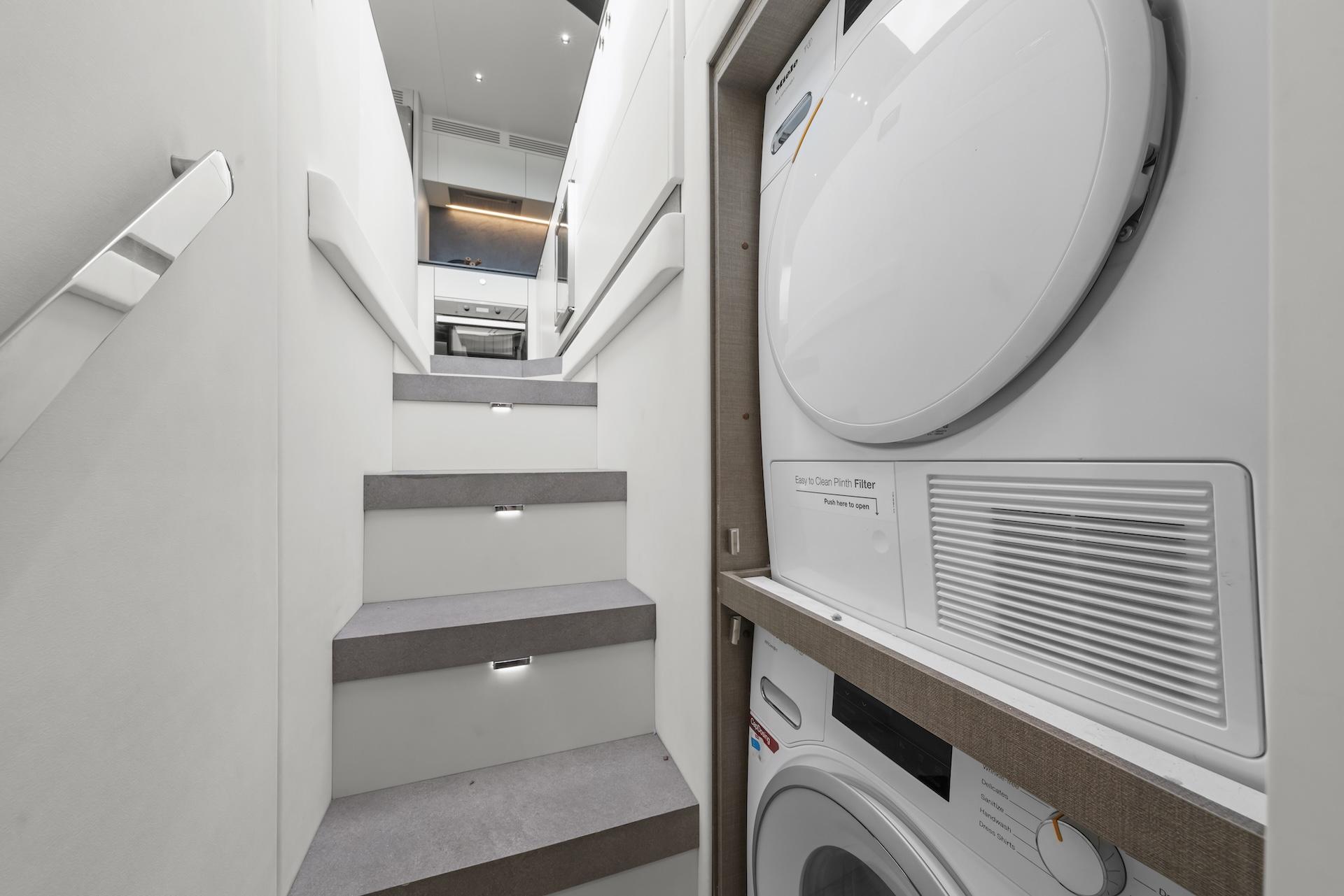 78' 2020 Azimut Fly 78