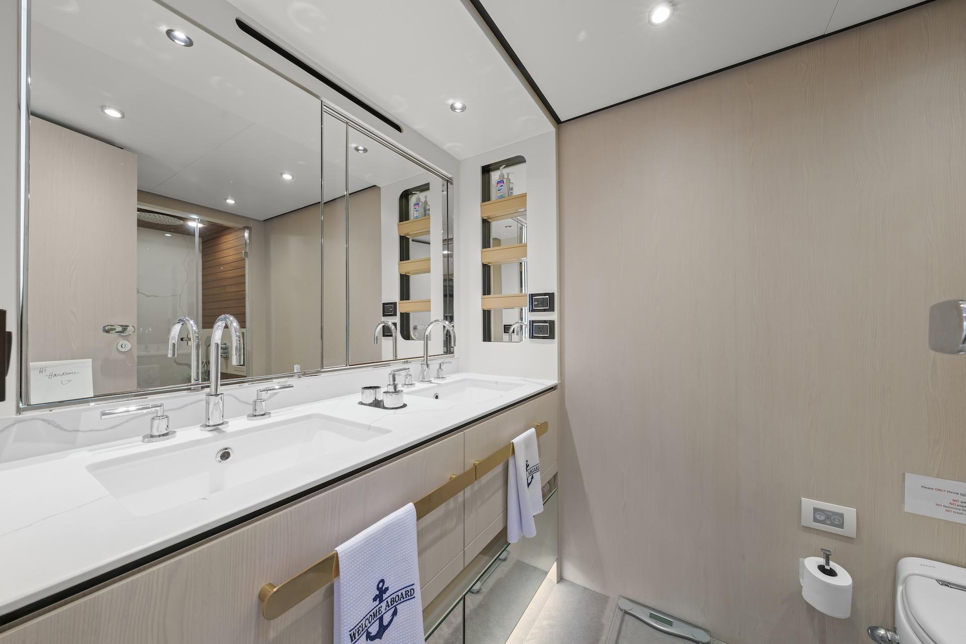 78' 2020 Azimut Fly 78