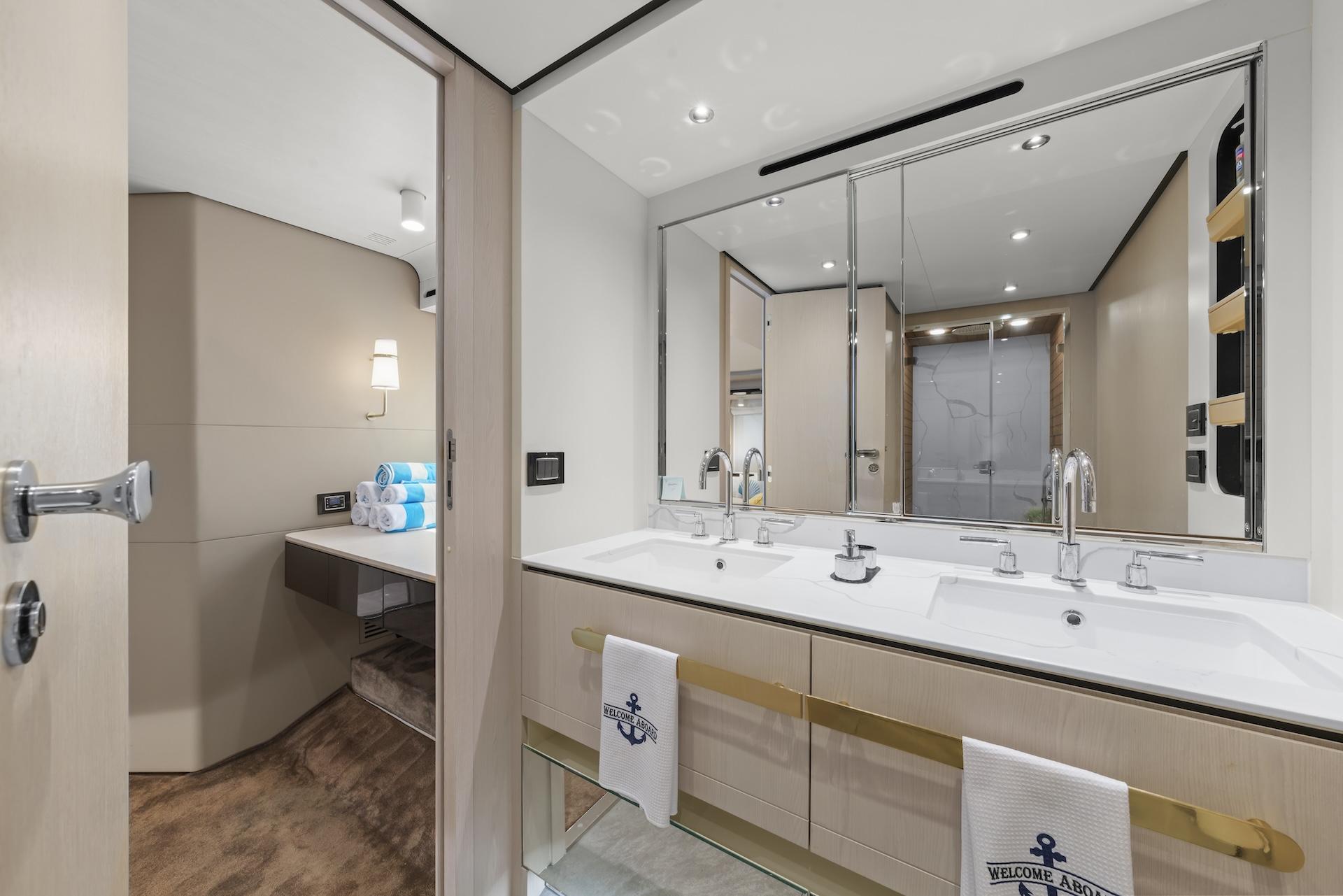 78' 2020 Azimut Fly 78