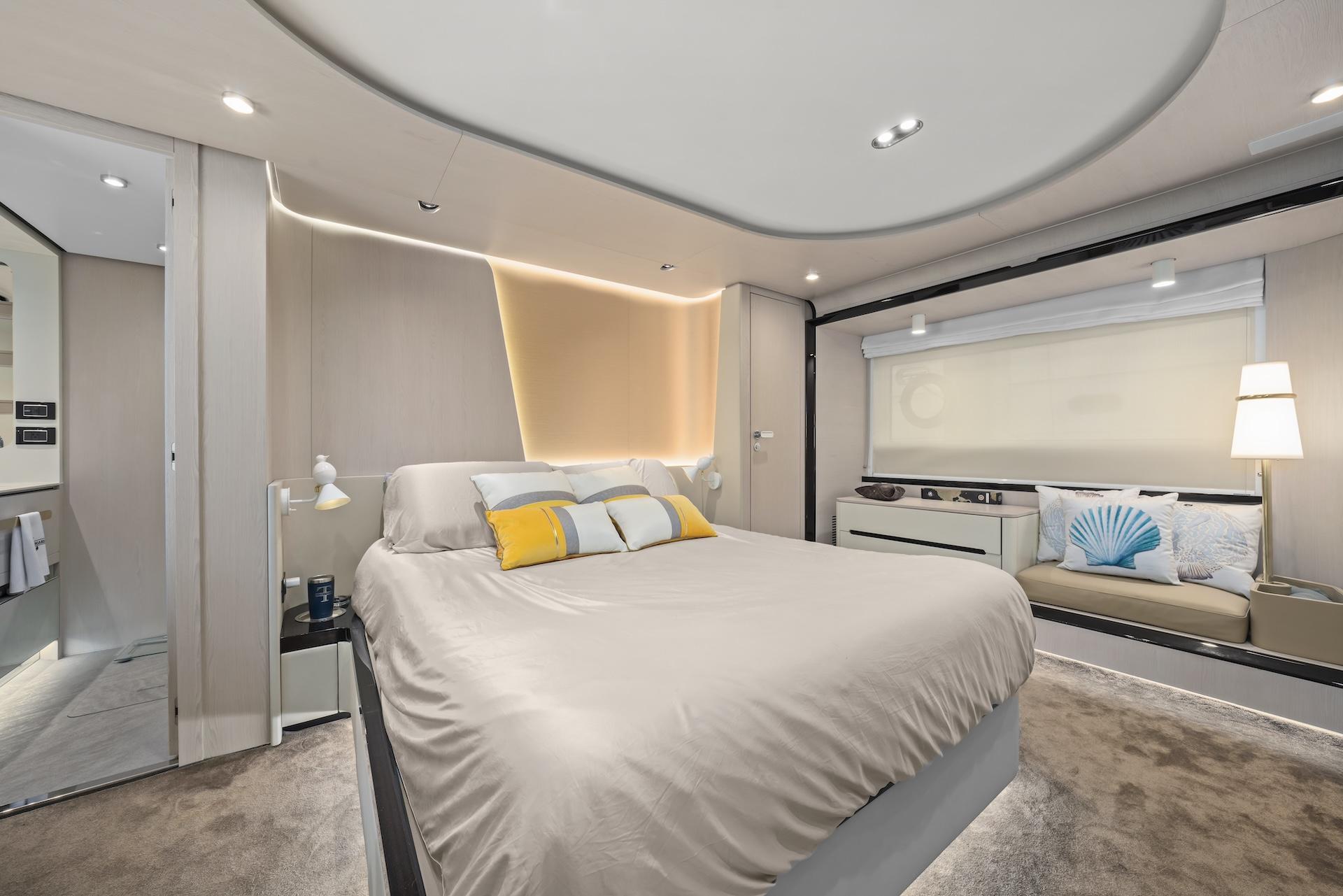 78' 2020 Azimut Fly 78