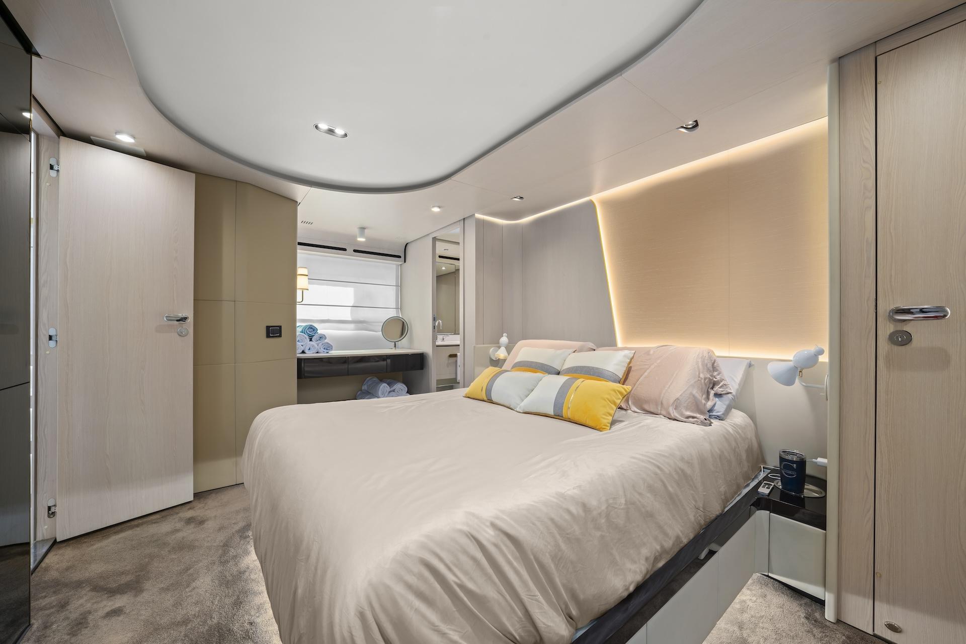 78' 2020 Azimut Fly 78