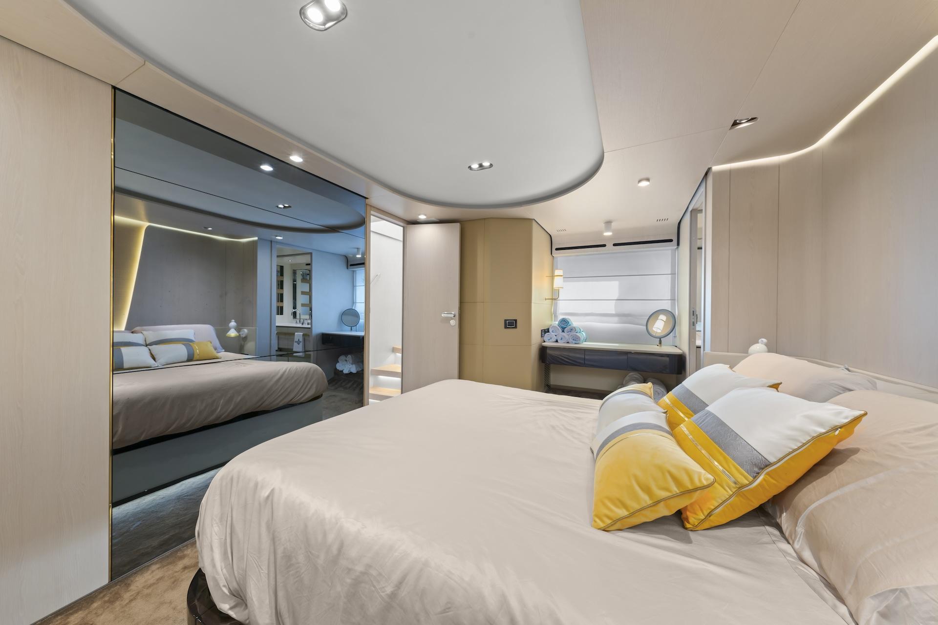 78' 2020 Azimut Fly 78