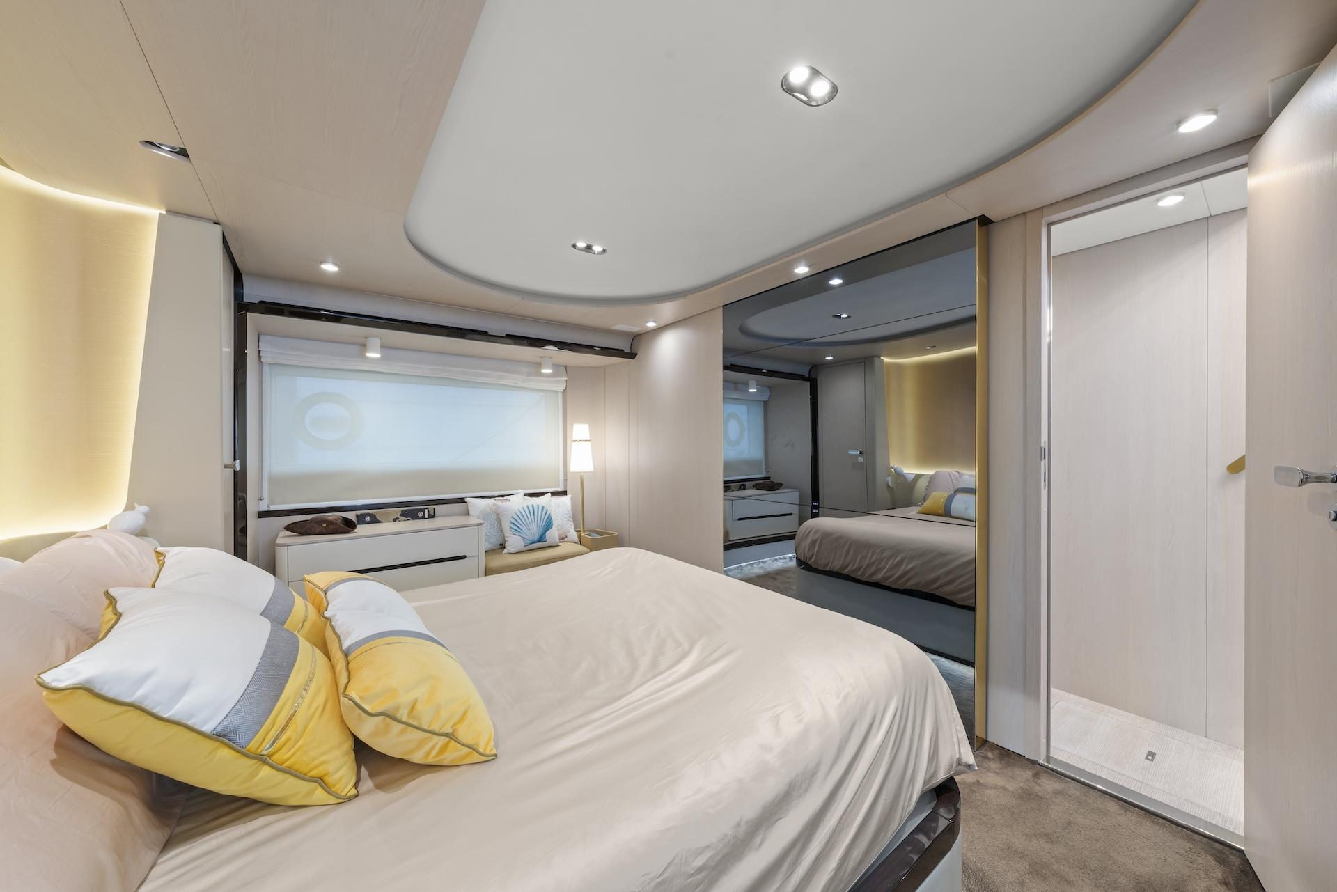 78' 2020 Azimut Fly 78