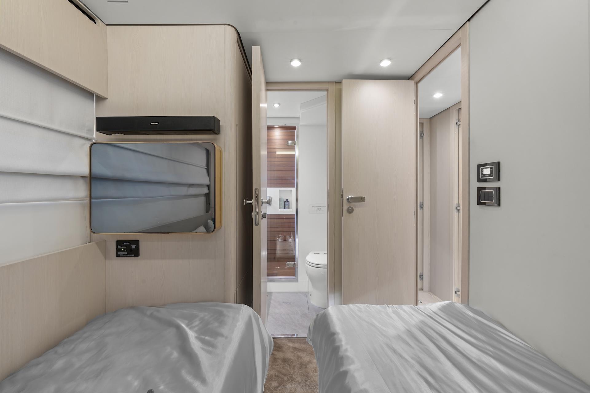 78' 2020 Azimut Fly 78