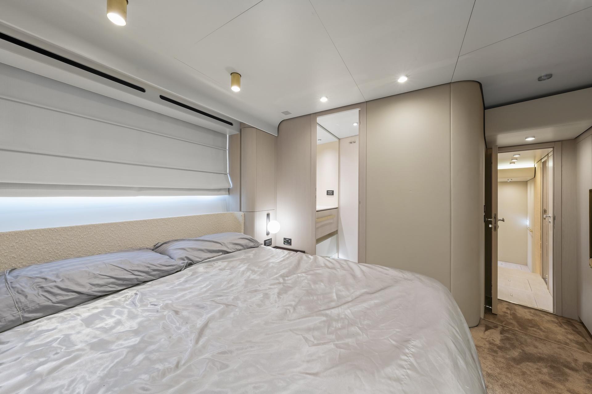 78' 2020 Azimut Fly 78