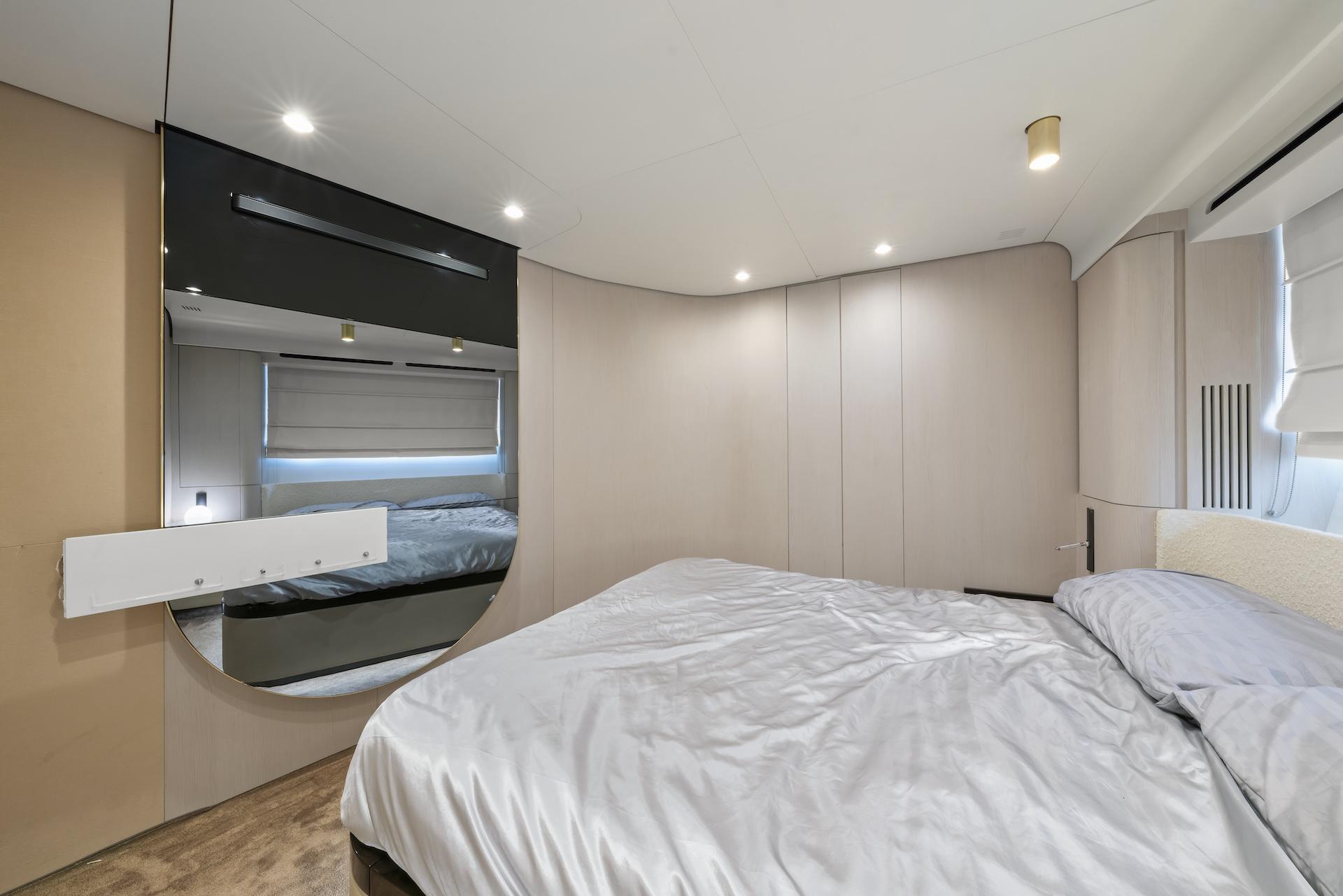 78' 2020 Azimut Fly 78