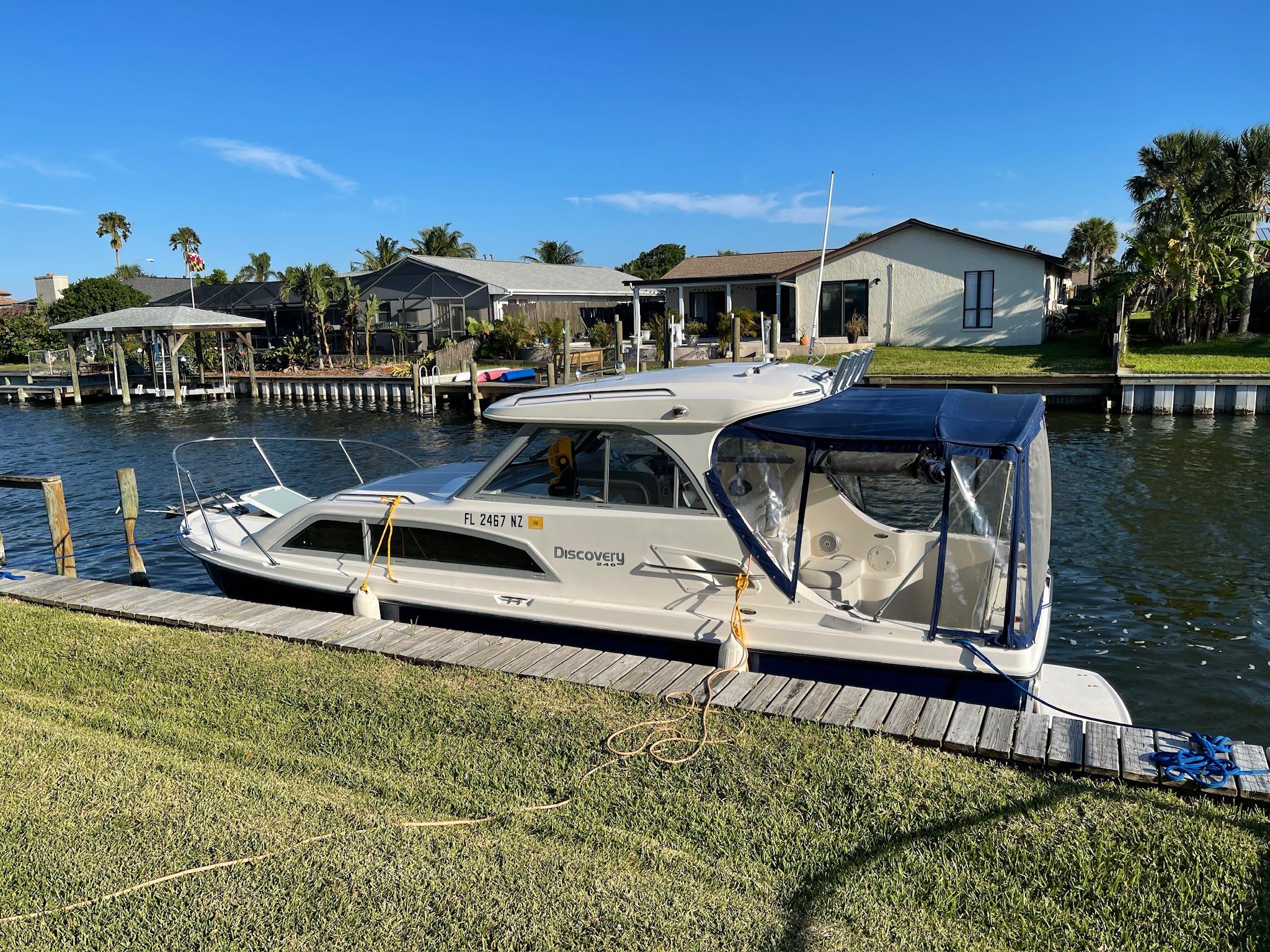 23' 2009 Bayliner Discovery 246