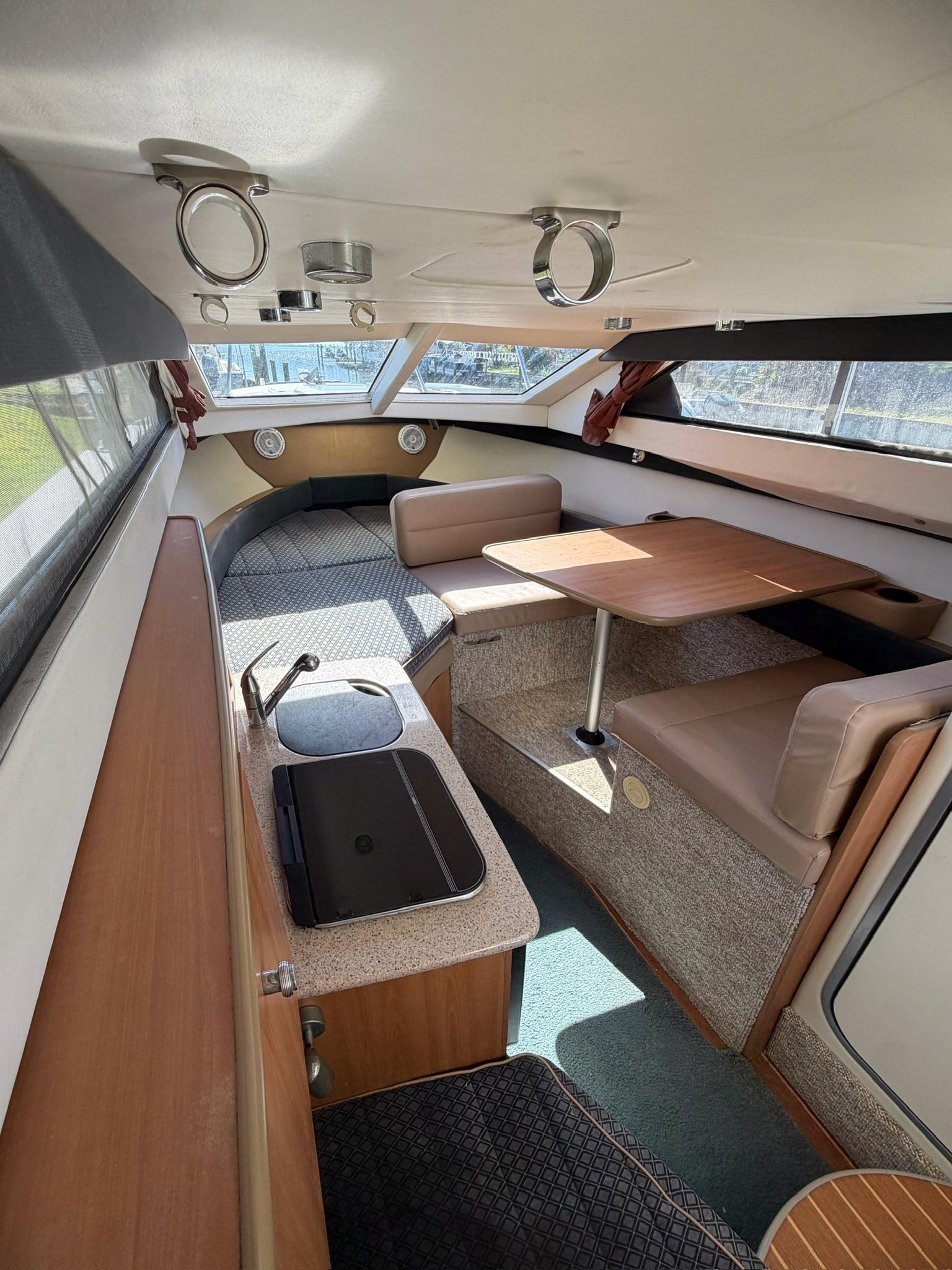 23' 2009 Bayliner Discovery 246