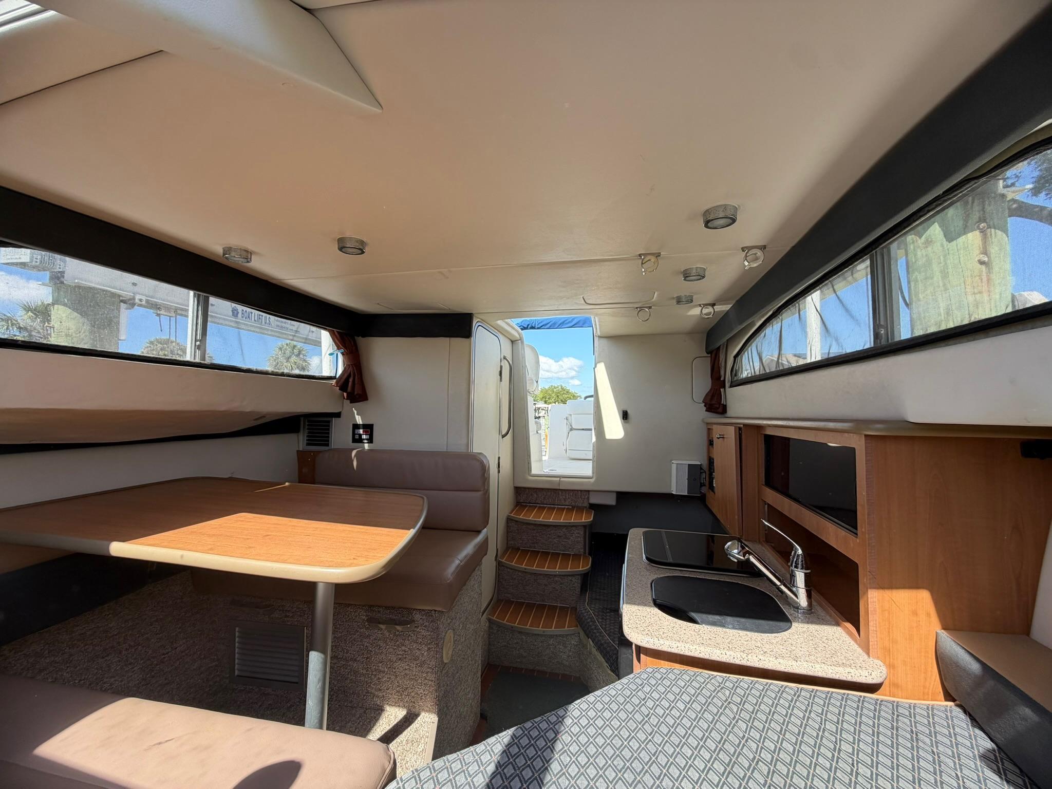 23' 2009 Bayliner Discovery 246