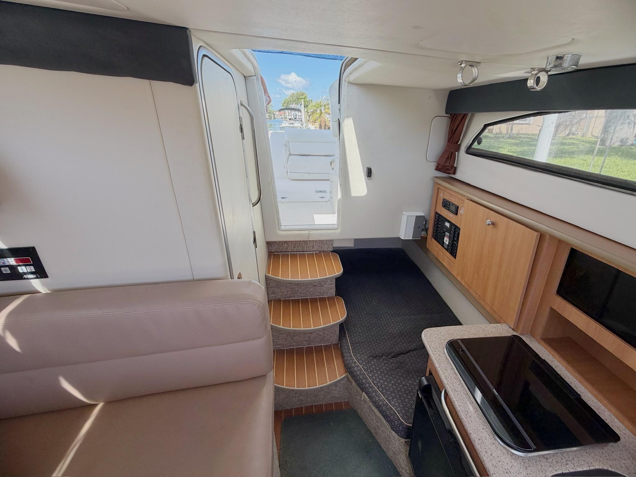 23' 2009 Bayliner Discovery 246