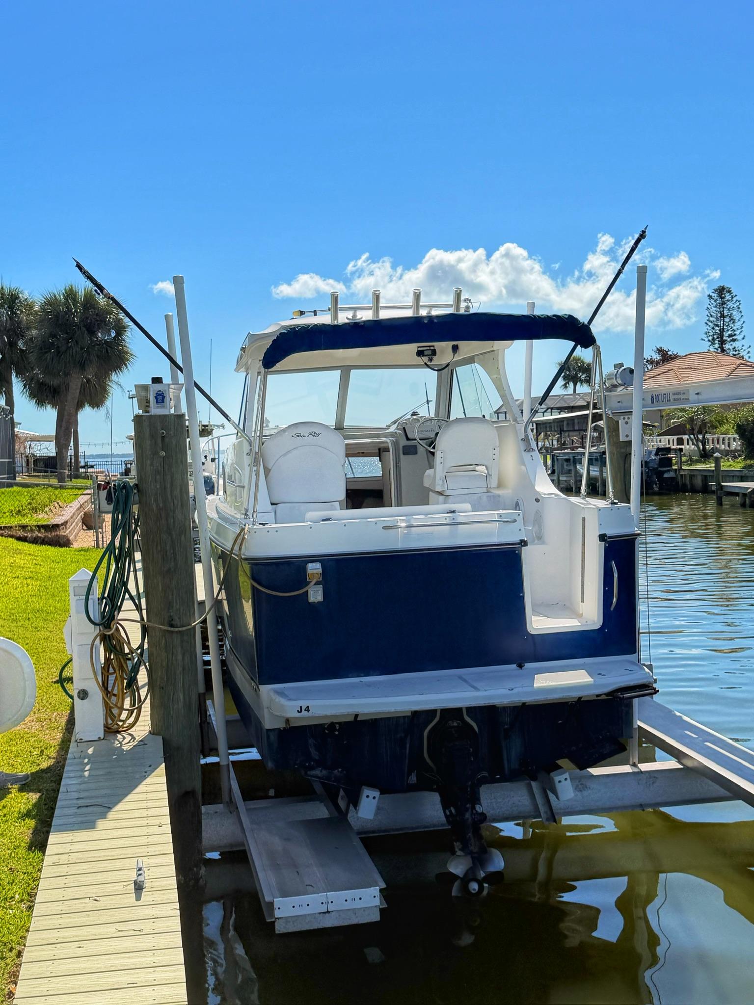 23' 2009 Bayliner Discovery 246