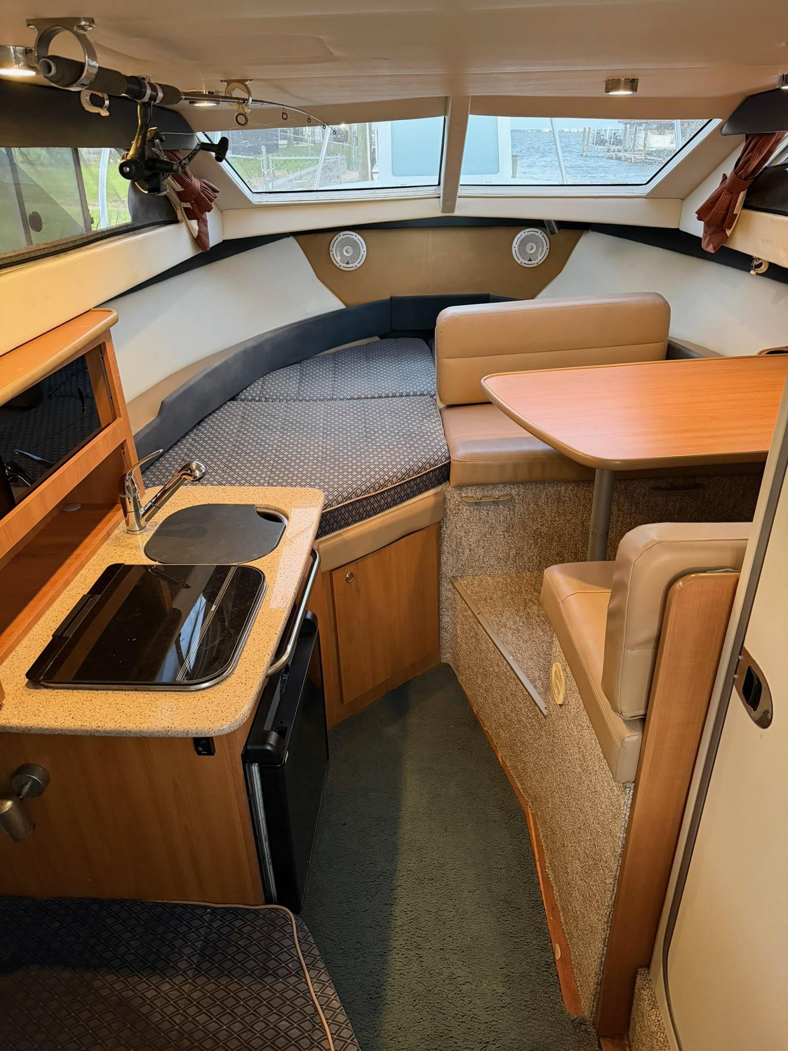 23' 2009 Bayliner Discovery 246
