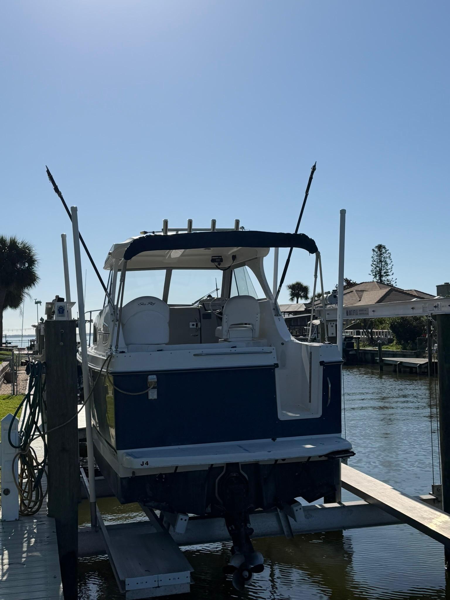 23' 2009 Bayliner Discovery 246