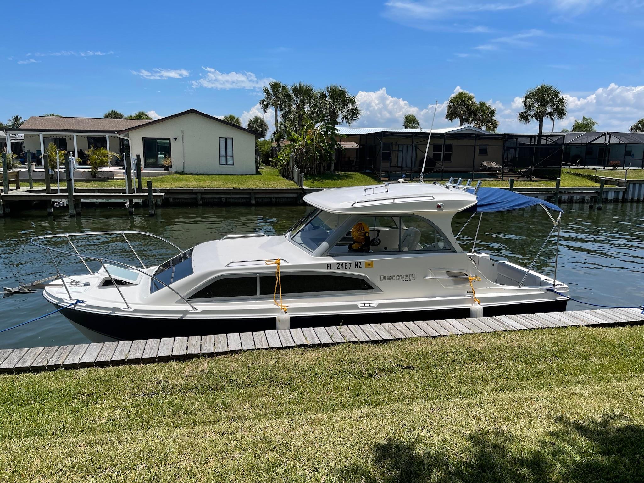 23' 2009 Bayliner Discovery 246