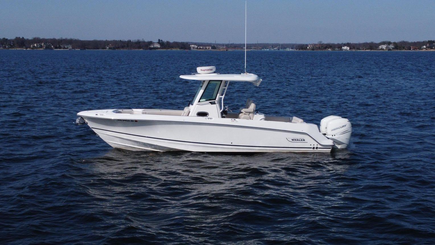 27' 2016 Boston Whaler 270 Dauntless