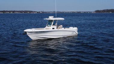 27' 2016 Boston Whaler 270 Dauntless