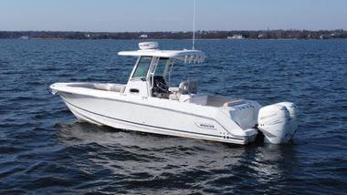 27' 2016 Boston Whaler 270 Dauntless