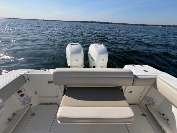 27' 2016 Boston Whaler 270 Dauntless