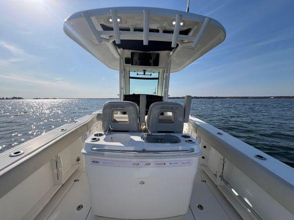 27' 2016 Boston Whaler 270 Dauntless