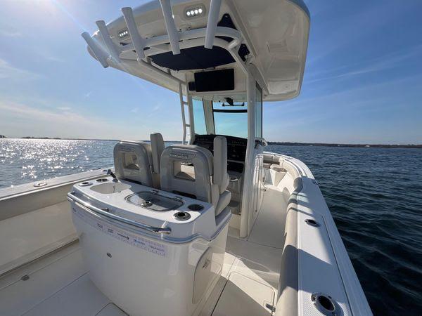 27' 2016 Boston Whaler 270 Dauntless