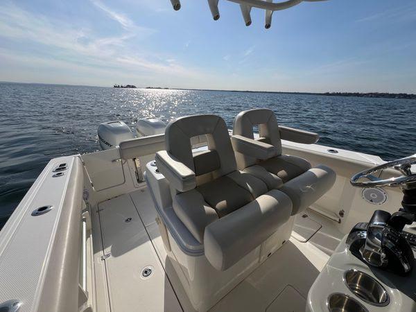27' 2016 Boston Whaler 270 Dauntless