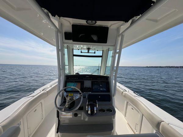 27' 2016 Boston Whaler 270 Dauntless