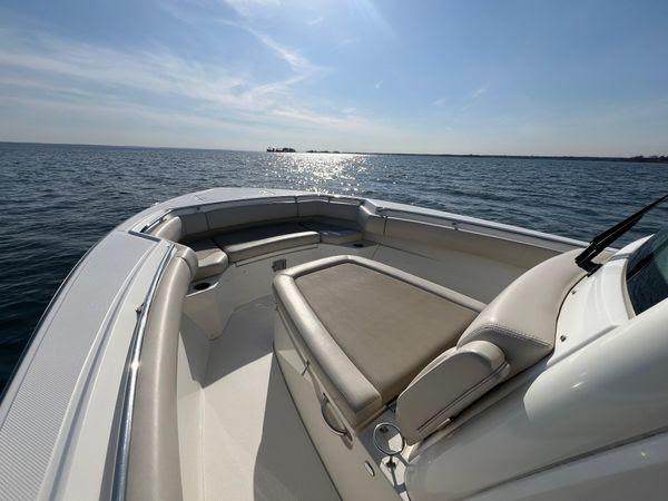 27' 2016 Boston Whaler 270 Dauntless
