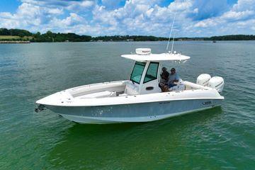 27' 2016 Boston Whaler 270 Dauntless
