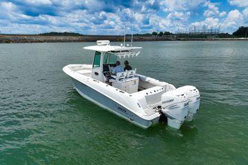 27' 2016 Boston Whaler 270 Dauntless