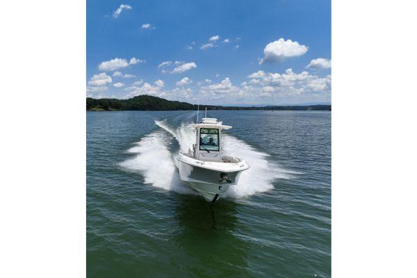 27' 2016 Boston Whaler 270 Dauntless