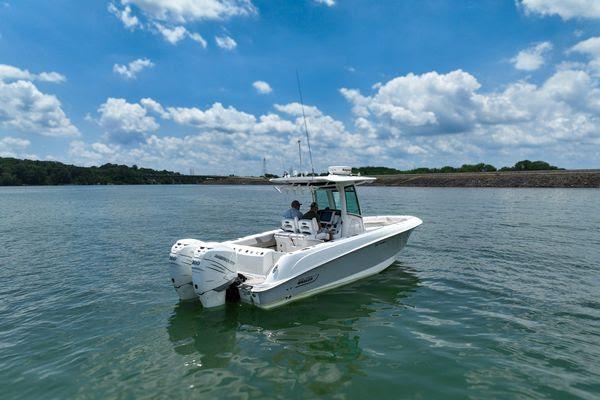 27' 2016 Boston Whaler 270 Dauntless