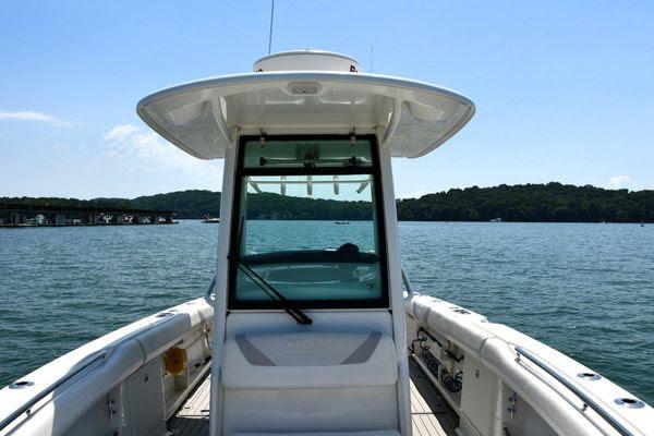 27' 2016 Boston Whaler 270 Dauntless