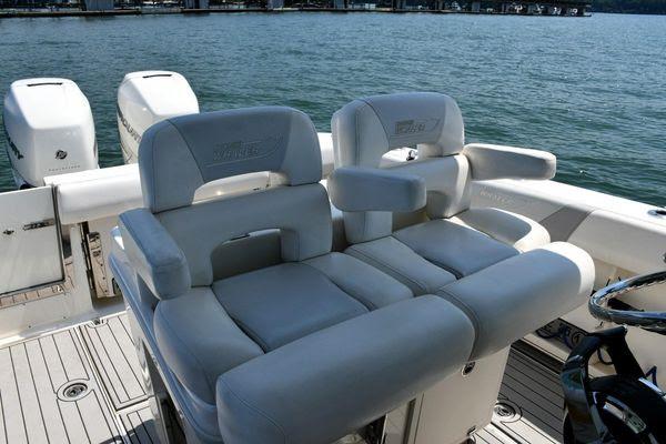 27' 2016 Boston Whaler 270 Dauntless
