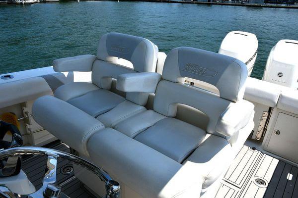 27' 2016 Boston Whaler 270 Dauntless