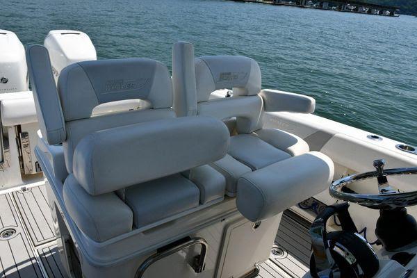 27' 2016 Boston Whaler 270 Dauntless