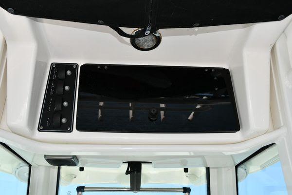 27' 2016 Boston Whaler 270 Dauntless