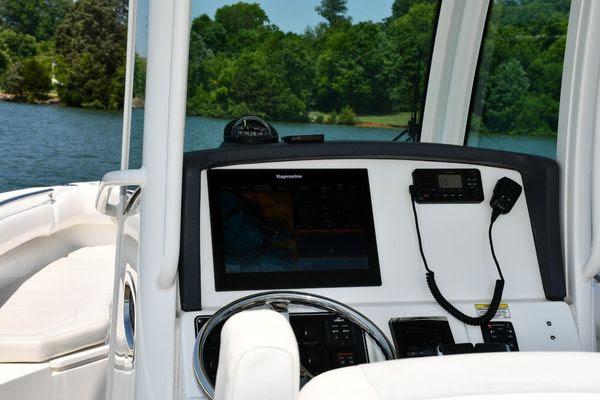 27' 2016 Boston Whaler 270 Dauntless