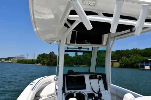 27' 2016 Boston Whaler 270 Dauntless