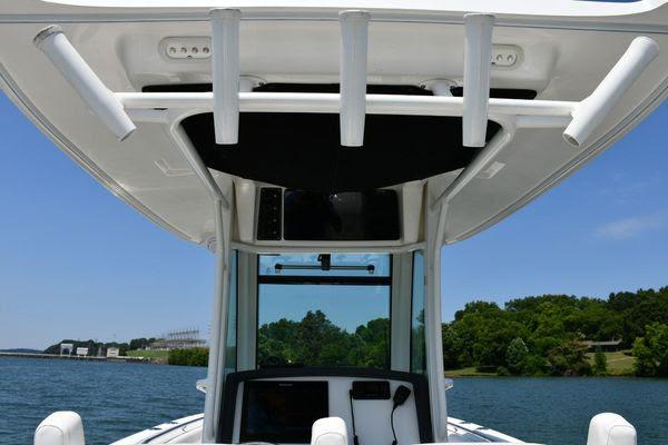 27' 2016 Boston Whaler 270 Dauntless