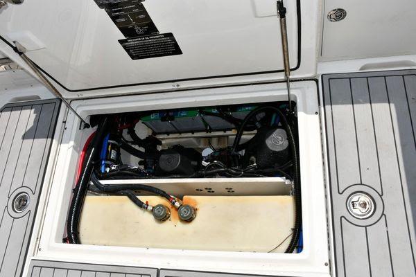 27' 2016 Boston Whaler 270 Dauntless