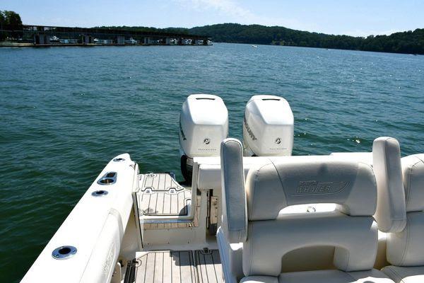 27' 2016 Boston Whaler 270 Dauntless